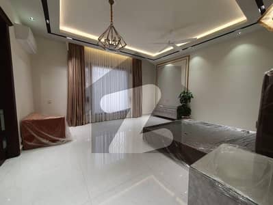 ڈی ایچ اے فیز 8 ڈی ایچ اے ڈیفینس,کراچی میں 7 کمروں کا 1 کنال مکان 21.0 کروڑ میں برائے فروخت۔