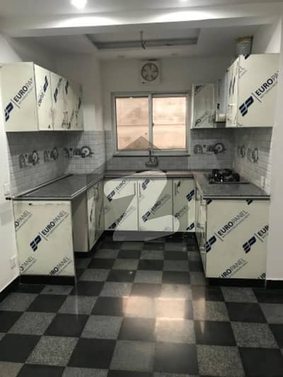 مال روڈ لاہور میں 2 کمروں کا 5 مرلہ فلیٹ 85.0 ہزار میں کرایہ پر دستیاب ہے۔