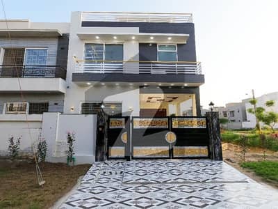 Unoccupied Prime Location House Of 5 Marla Is Available For sale In DHA 11 Rahbar