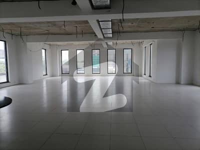 گلبرگ لاہور میں 2 کنال عمارت 10.0 لاکھ میں کرایہ پر دستیاب ہے۔