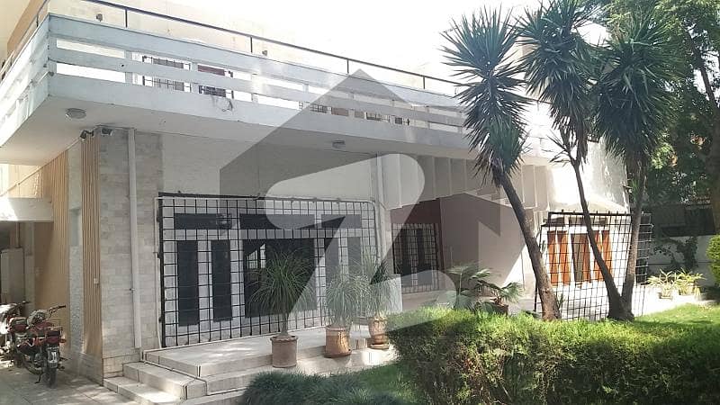 HOUSE FOER RENT IN F-7 HOUSE FOER RENT IN F-7