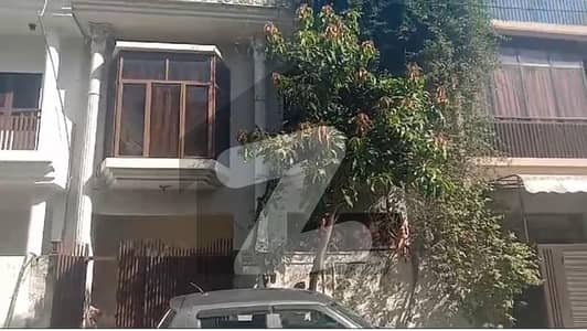 جی ۔ 11/2 جی ۔ 11,اسلام آباد میں 3 کمروں کا 4 مرلہ مکان 3.5 کروڑ میں برائے فروخت۔