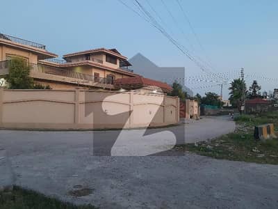 3 Kanal 3 Side Corner Plot Available For Sale