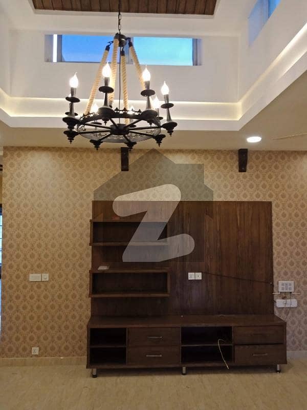 BEAUTIFUL LOCATION UPPER PORTION FOR RENT