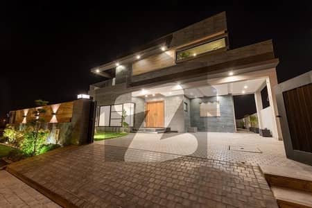 ڈی ایچ اے فیز 7 - بلاک ڈبلیو فیز 7,ڈیفنس (ڈی ایچ اے),لاہور میں 4 کمروں کا 1 کنال مکان 6.35 کروڑ میں برائے فروخت۔