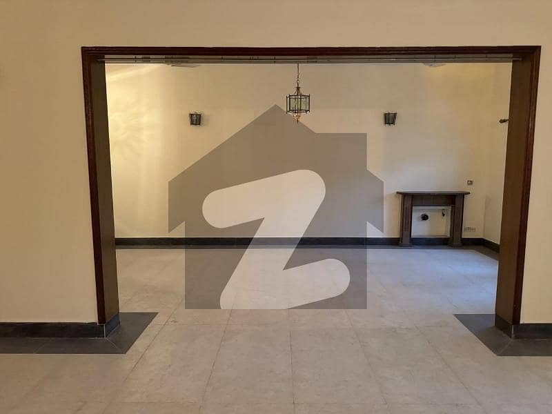 Goldberg to 2 kanal house for rent commercial house