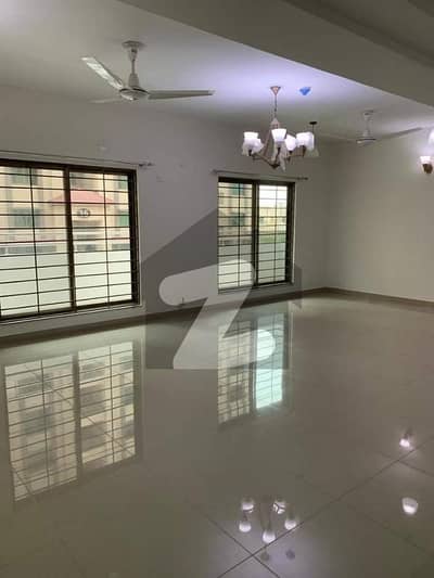 ASKARI 10 SLIGHTLY USED 10 MARLA 3BED ROOM APARTMENT AVAILABLE FOR Rent