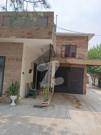 2-Kanal 6-Marla Single Story Old House Available For Sale.