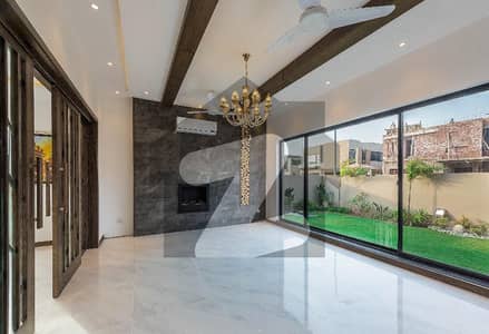 ڈی ایچ اے فیز 7 - بلاک وائے فیز 7,ڈیفنس (ڈی ایچ اے),لاہور میں 6 کمروں کا 1 کنال مکان 9.75 کروڑ میں برائے فروخت۔