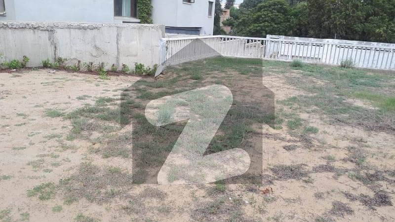 PLOT FOR SALE PARK FACING PLOT FOR SALE PARK FACING