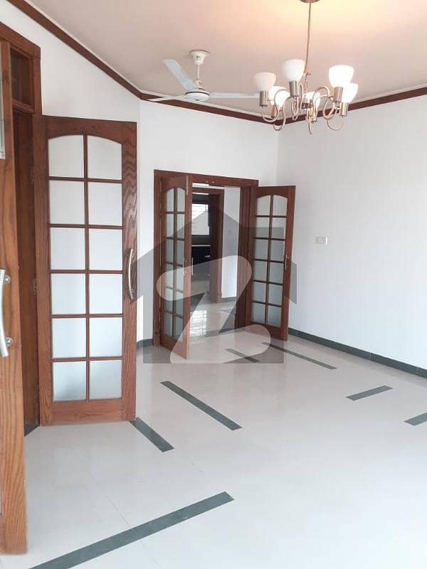 F-11 Beautiful Three Bed Portion For Rent F-11 Beautiful Three Bed Portion For Rent
