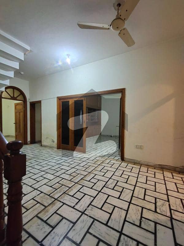 House Available For Rent In F-10 House Available For Rent In F-10