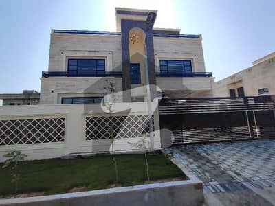 رِیور گارڈن اسلام آباد میں 8 کمروں کا 14 مرلہ مکان 7.8 کروڑ میں برائے فروخت۔