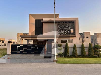 ڈی ایچ اے فیز 7 ڈیفنس (ڈی ایچ اے),لاہور میں 5 کمروں کا 1 کنال مکان 3.0 لاکھ میں کرایہ پر دستیاب ہے۔