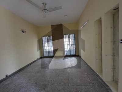 ڈی ایچ اے فیز 4 - بلاک ڈبل اے فیز 4,ڈیفنس (ڈی ایچ اے),لاہور میں 2 کمروں کا 10 مرلہ بالائی پورشن 65.0 ہزار میں کرایہ پر دستیاب ہے۔ ڈی ایچ اے فیز 4 - بلاک ڈبل اے فیز 4,ڈیفنس (ڈی ایچ اے),لاہور میں 2 کمروں کا 10 مرلہ بالائی پورشن 65.0 ہزار میں کرایہ پر دستیاب ہے۔