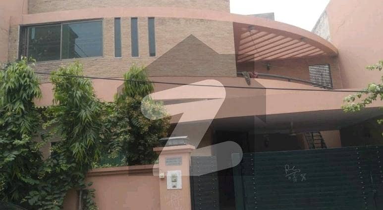 Ideally Located Upper Portion Of 10 Marla Is Available For rent In Super Town Ideally Located Upper Portion Of 10 Marla Is Available For rent In Super Town