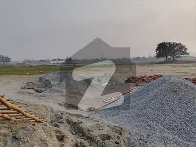 اسکوائر ون جی ٹی روڈ,گوجرانوالہ میں 6 مرلہ کمرشل پلاٹ 3.3 کروڑ میں برائے فروخت۔