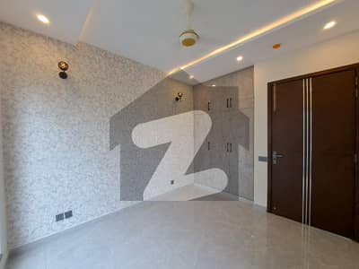 5 MARLA MOST BEAUTIFUL USED HOUSE FOR SALE IN DHA PHASE 4 HOT LOCATION.