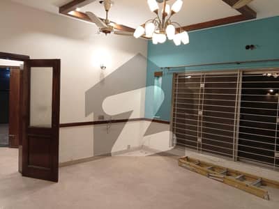 ڈی ایچ اے فیز 5 - بلاک اے فیز 5,ڈیفنس (ڈی ایچ اے),لاہور میں 4 کمروں کا 10 مرلہ مکان 1.7 لاکھ میں کرایہ پر دستیاب ہے۔