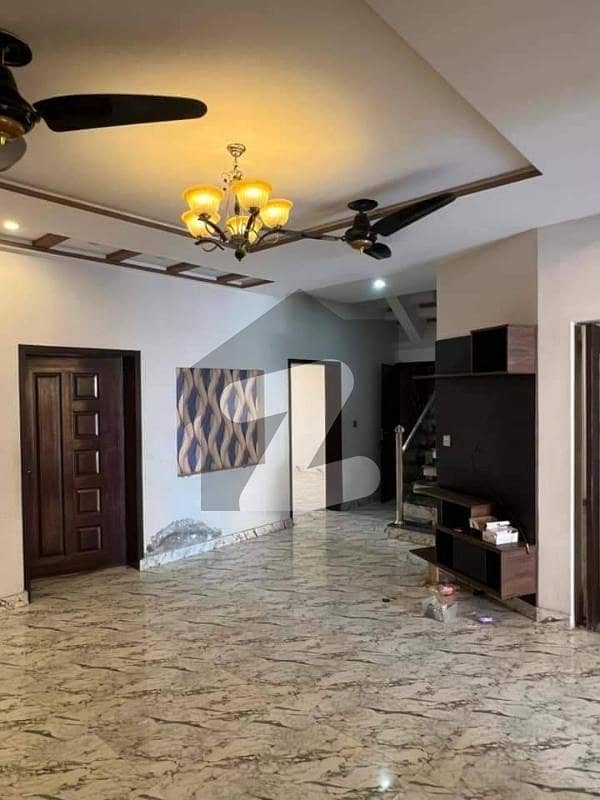 400 Yard 4 bed Rooms Drawing Lounge Kitchen Parking Extremely Neat And Clean Near National Stadium AOHS Dohs Aga Khan Hospital 400 Yard 4 bed Rooms Drawing Lounge Kitchen Parking Extremely Neat And Clean Near National Stadium AOHS Dohs Aga Khan Hospital