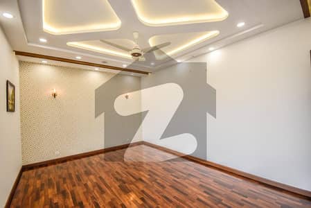 ڈی ایچ اے فیز 8 ڈیفنس (ڈی ایچ اے),لاہور میں 3 کمروں کا 1 کنال بالائی پورشن 1.1 لاکھ میں کرایہ پر دستیاب ہے۔