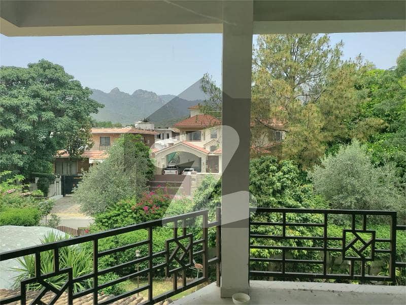 E-7 1000 Sqyd Margalla Facing house for sale