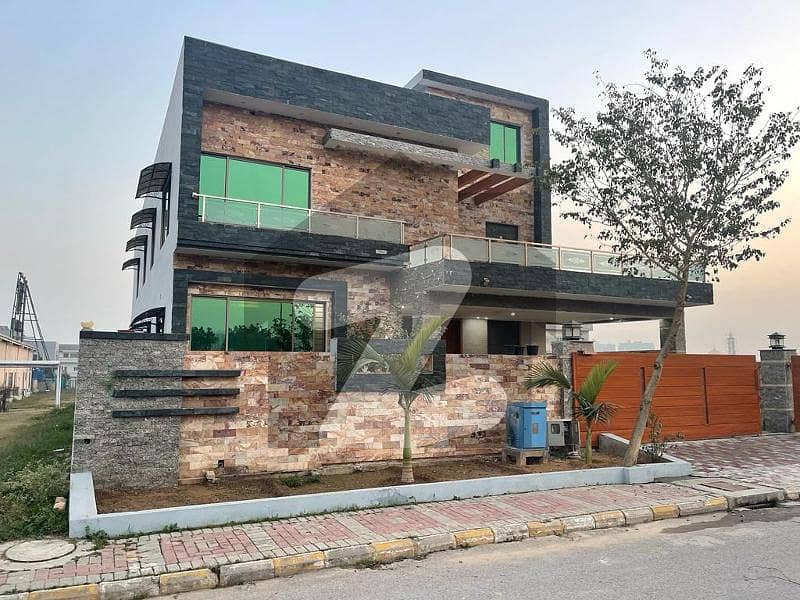 1 KANAL HOUSE WITH BASEMENT FOR SALE