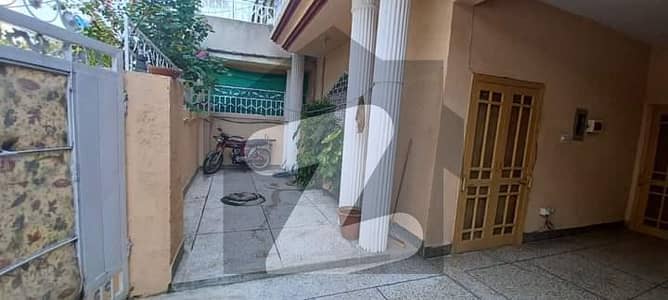 3 Storey House In Gulistan Colony