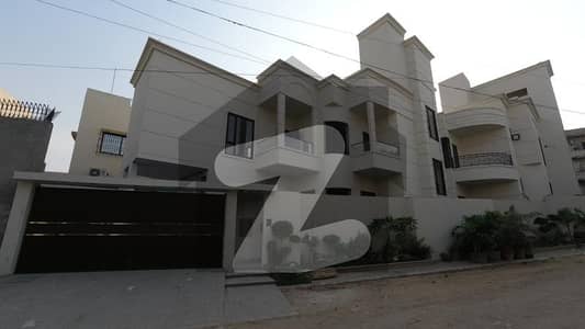 Unoccupied Prime Location House Of 300 Square Yards Is Available For Sale In Gulshan-E-Iqbal Town