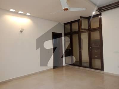 1 Kanal Commercial House Is Available For Rent