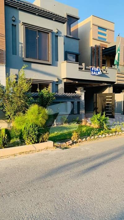 8 Marla use house for sale  Bahria Town Lahore