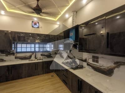 گارڈن ٹاؤن لاہور میں 6 کمروں کا 10 مرلہ مکان 6.8 کروڑ میں برائے فروخت۔