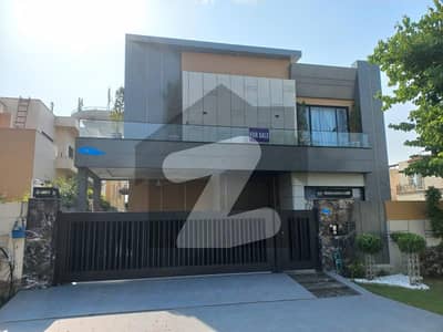 Luxurious 1 Kanal Modern House with Basement Spacious & Elegant In Dha Phase 6 Block B