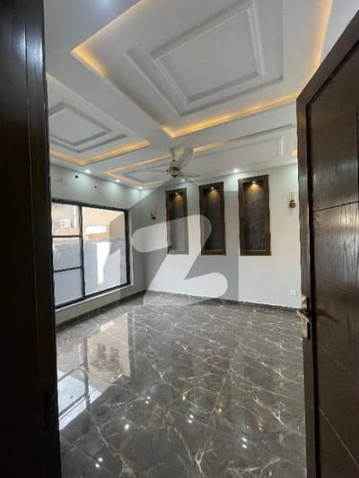 5 MARLA BRAND NEW HOUSE AVAILABLE FOR RENT