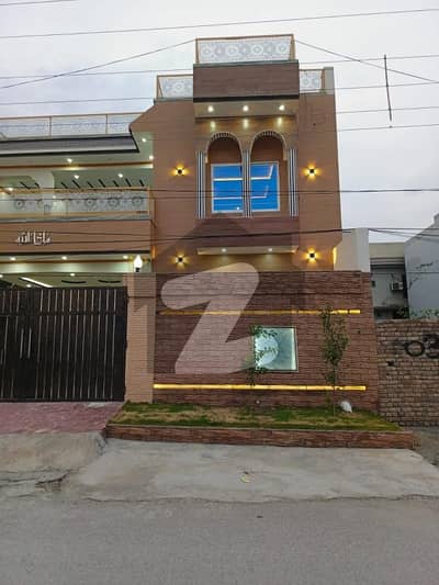 Prime Location House Of 10 Marla Is Available In Contemporary Neighborhood Of Warsak Road