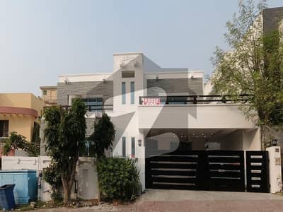 بحریہ ٹاؤن فیز 1 بحریہ ٹاؤن راولپنڈی,راولپنڈی میں 8 کمروں کا 1 کنال مکان 6.75 کروڑ میں برائے فروخت۔ بحریہ ٹاؤن فیز 1 بحریہ ٹاؤن راولپنڈی,راولپنڈی میں 8 کمروں کا 1 کنال مکان 6.75 کروڑ میں برائے فروخت۔