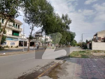 مرغزار آفیسرز کالونی لاہور میں 1 کنال رہائشی پلاٹ 3.4 کروڑ میں برائے فروخت۔