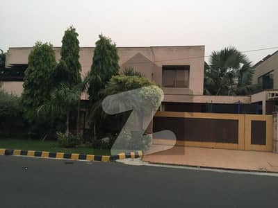 2 KANAL LUXURY CORNER HOUSE FOR RENT