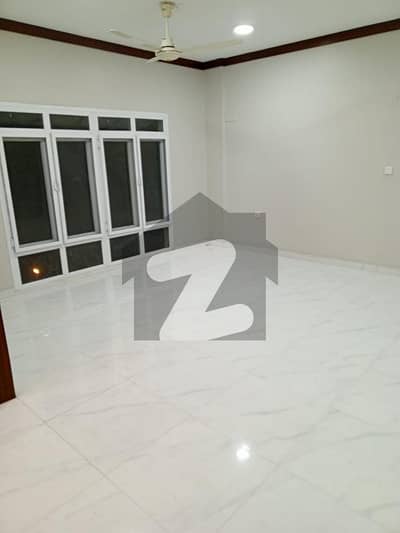 کلفٹن ۔ بلاک 3 کلفٹن,کراچی میں 4 کمروں کا 10 مرلہ فلیٹ 1.6 لاکھ میں کرایہ پر دستیاب ہے۔