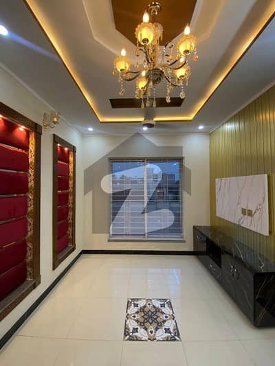 5 MARLA CORNER HOUS3E FOR SALE NEAR IN PARK VIEW CITY NEAR TO THOKER NIAZ BAIG