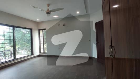 1 Kanal Separate Gate Upper Portion Available For Rent