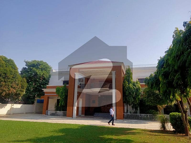 گلبرگ لاہور میں 7 کمروں کا 3 کنال مکان 10.5 لاکھ میں کرایہ پر دستیاب ہے۔