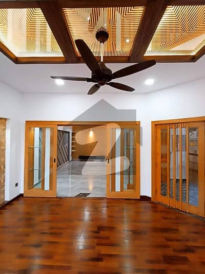 بحریہ گرینز۔ اوورسیز انکلیو - سیکٹر 2 بحریہ گرینز۔ اوورسیز انکلیو,بحریہ ٹاؤن فیز 8,بحریہ ٹاؤن راولپنڈی,راولپنڈی میں 5 کمروں کا 10 مرلہ مکان 1.5 لاکھ میں کرایہ پر دستیاب ہے۔