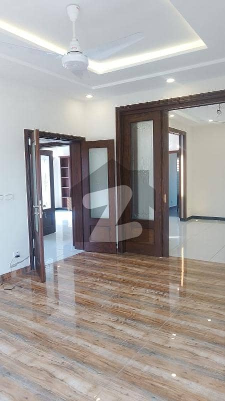 10 Marla House For Sale In Paragon City Lahore
