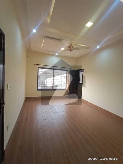 1 KANAL 3 BEDROOM UPER PORTION AVAILABLE FOR RENT