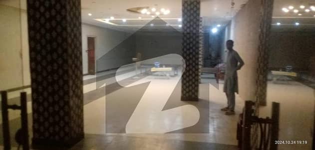 گلبرگ لاہور میں 6 کمروں کا 2 کنال مکان 7.0 لاکھ میں کرایہ پر دستیاب ہے۔
