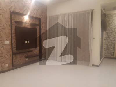 ڈی ایچ اے فیز 5 - بلاک ایچ فیز 5,ڈیفنس (ڈی ایچ اے),لاہور میں 3 کمروں کا 1 کنال بالائی پورشن 1.25 لاکھ میں کرایہ پر دستیاب ہے۔