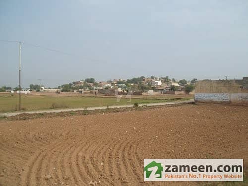 640 kanal agriculture land available for sale in Chakwal near Neela Dulla interchange. 