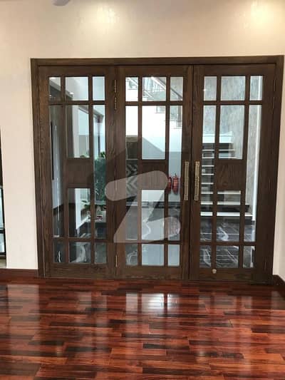Exquisite 1 Kanal Residence with 6 Bedrooms in DHA Phase 5 Block A!