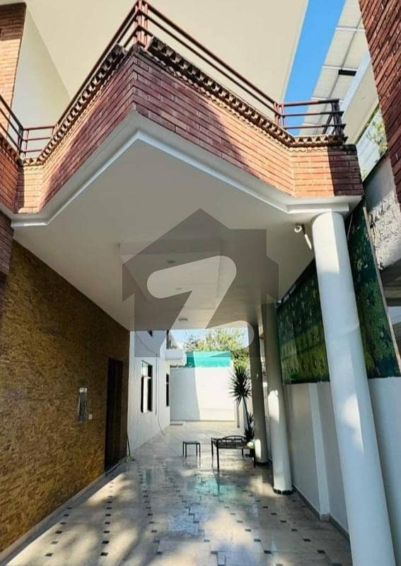 F-10 Neat And Clean House Available For Rent Beautiful Location F-10 Neat And Clean House Available For Rent Beautiful Location